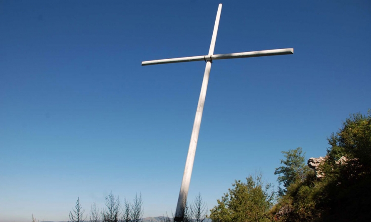 Traže uklanjanje krsta na Zlatištu