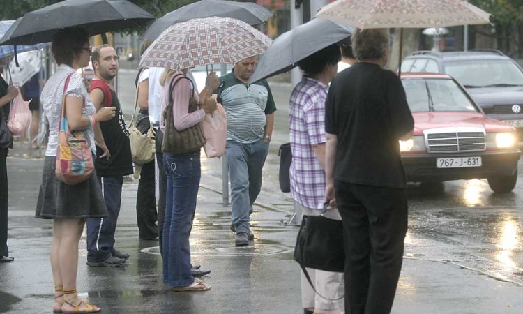 Oblačno i hladno vrijeme sa snijegom