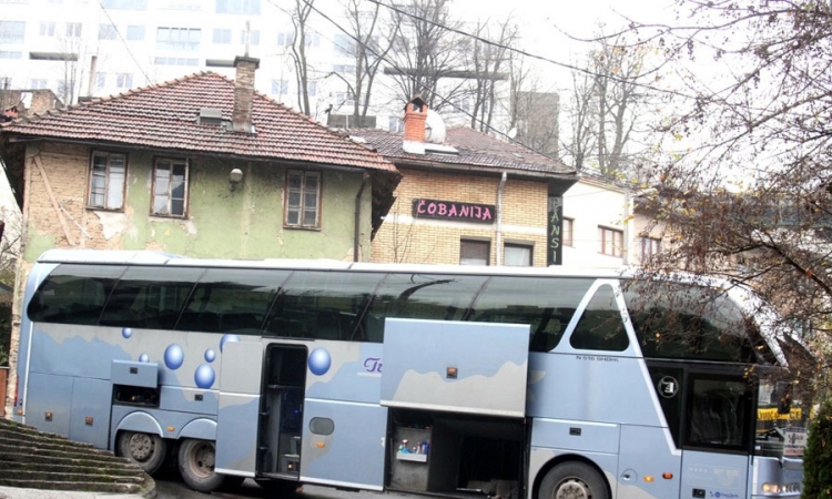 Autobus se zaglavio u sarajevskim ulicama