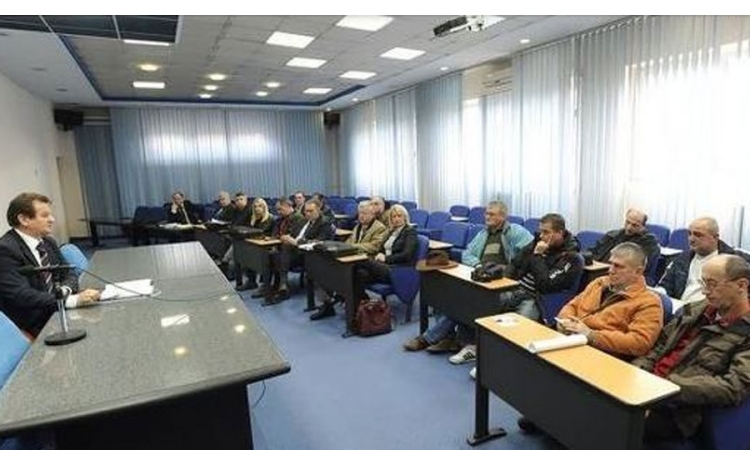 Muminović: Igraju se mačke i miša s napaćenim radnicima