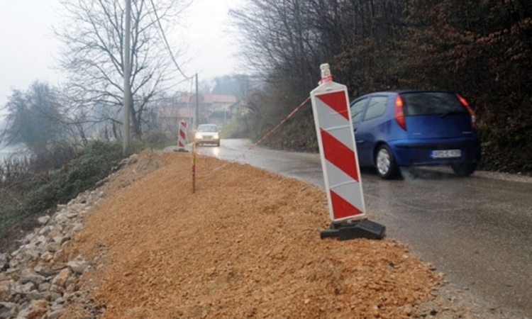Klizište prijeti putu u Priječanima