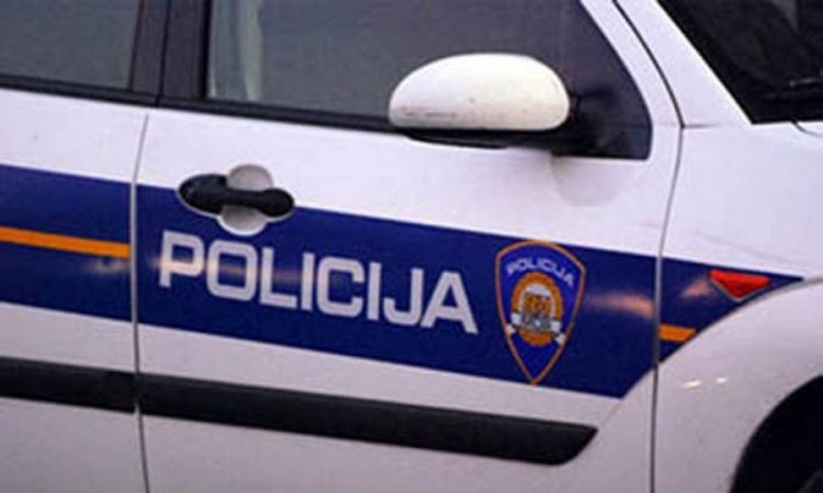 U saobraćajnoj nesreći poginula jedna, povrijeđene dvije osobe