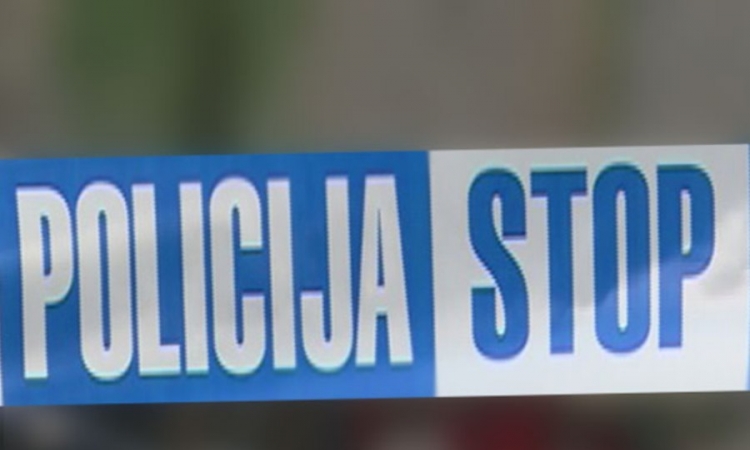 Muž zadavio ženu?