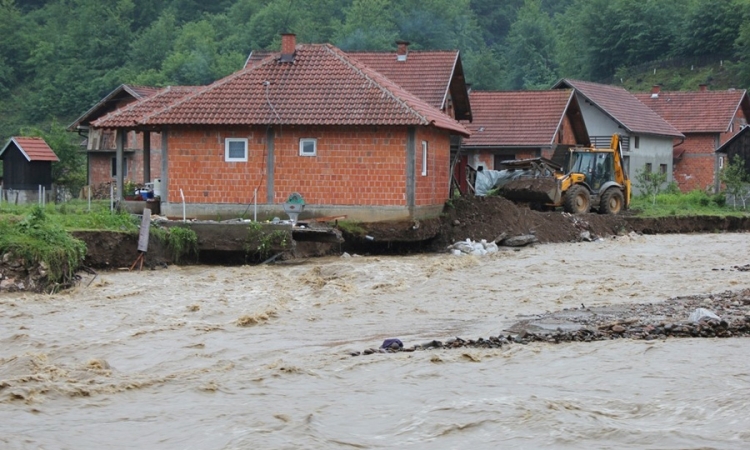 I poplavljenima prijeti rušenje i oduzimanje kuća
