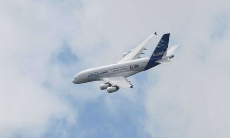 Obustavljen avionski i željeznički saobraćaj