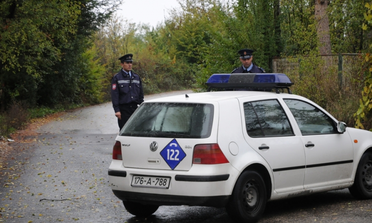 Teško povrijeđen maloljetnik  dok je pokušavao da spriječi tuču