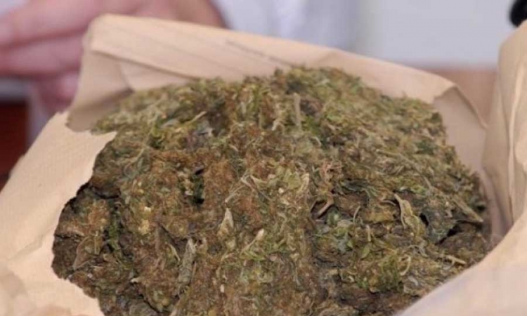 Zaplijenjeno dva kilograma marihuane