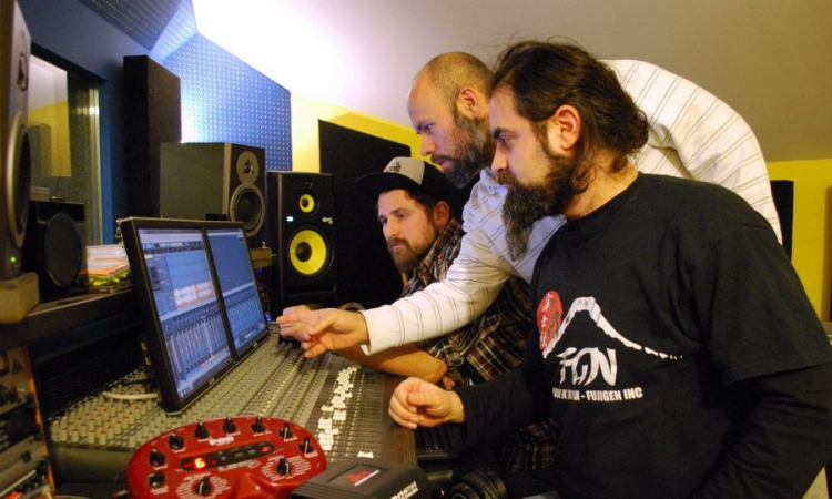 Tanker objavio pjesmu, Second Frequency, kao najavu za novi album
