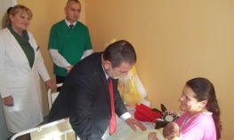 Darovi za najmlađu i prvu bebu rođenu u 2015.