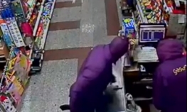Pogledajte kako su naoružani pljačkaši opljačkali samoposlugu u ...
