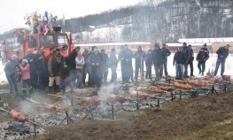 Badnjak nošen kroz naselja