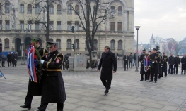Dodik položio vijenac na spomenik palim borcima NOR-a