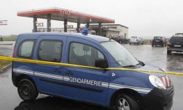 Osumnjičeni za napad na "Šarli ebdo" opljačkali benzinsku pumpu