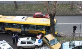 Desetak putnika povrijeđeno u sudaru automobila i autobusa