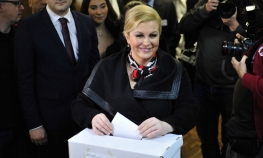 Grabar-Kitarović: Šešelju je mjesto u Hagu