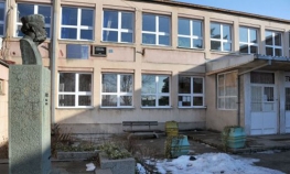 U dvorištu škole pronađeno tijelo muškarca
