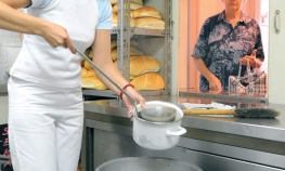 Gladnih sve više, kazani sve prazniji