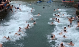 U Makedoniji ženama zabranili plivanje za bogojavljenjski krst