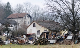 Iz ljubavi dvorište zatrpali otpadom