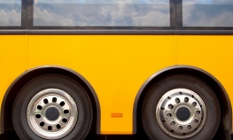 Identifikovana jedna osobu u kamenovanju autobusa