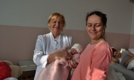 Pomogla da se rodi 50.000 beba