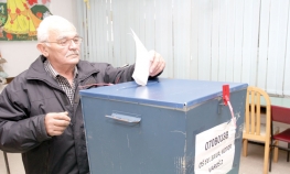 Glasači dobili listiće poslije referenduma