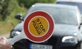 Policijskim službenicima nudio 50 evra mita