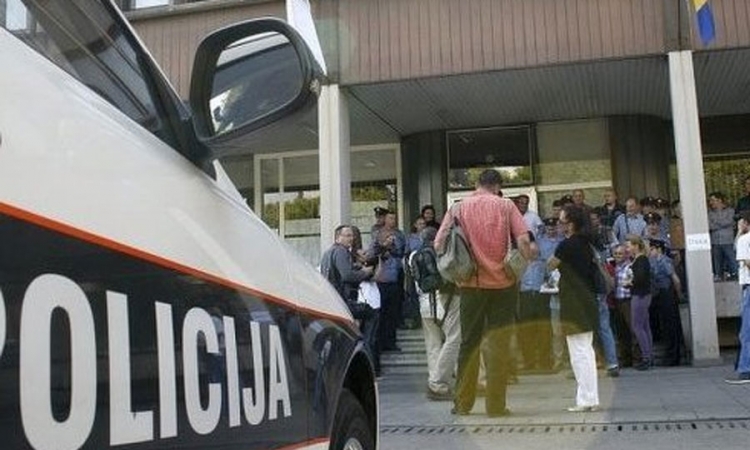Vozač koji je u Zenici pregazio pješaka uhapšen u Vitezu