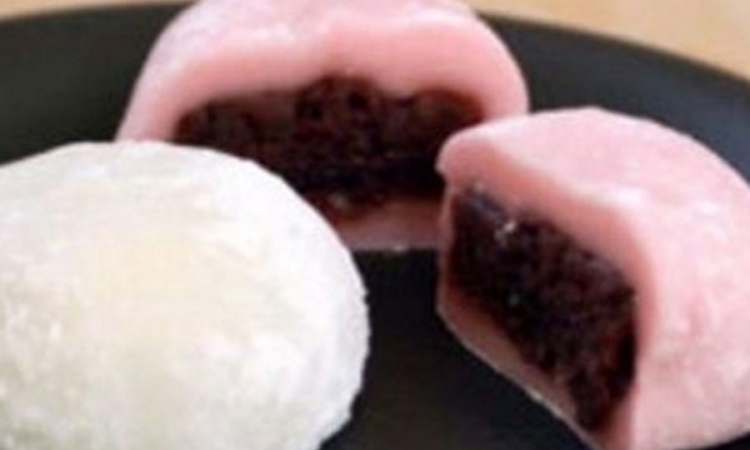 Devet Japanaca udavilo se pirinčanim kolačićima