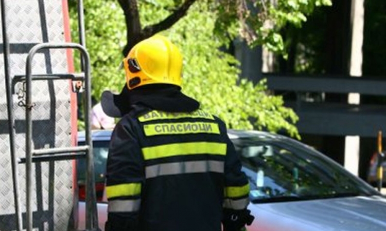 Vatrogasci spasili jednogodišnje dijete zaključano u stanu u plamenu