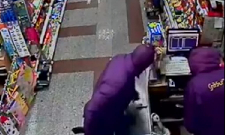 Pogledajte kako su naoružani pljačkaši opljačkali samoposlugu u Kiseljaku