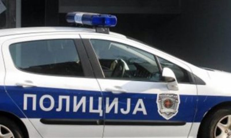 Automobil sletio sa puta, teško povrijeđen vozač