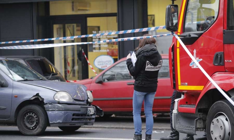 Preminula policajka u predgrađu Pariza