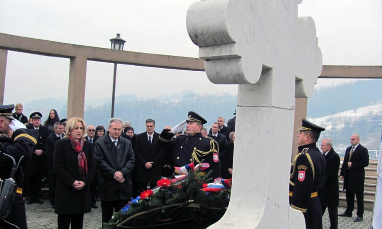 Željka Cvijanović položila vijenac na spomen kosturnicu u Banjaluci