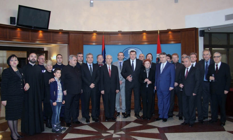 Dodik odlikovao više institucija i pojedinaca