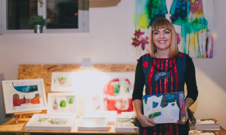 Mirna Sišul, akademska slikarka, inspirisana muzikom i babom koja pametuje