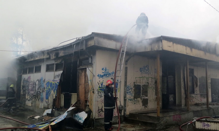Požar zahvatio Građevinsku i Rudarsku školu u Tuzli