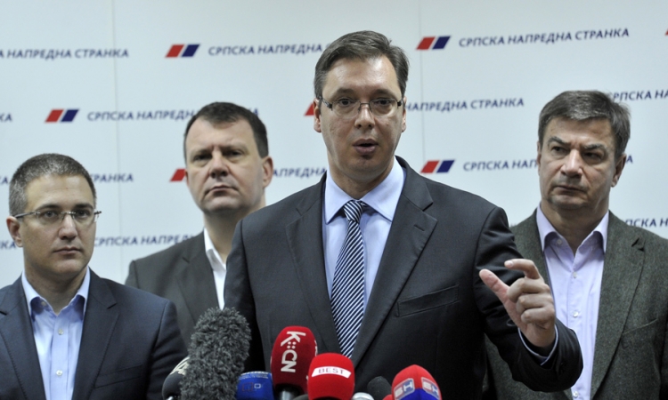 Vučić: Svi članovi SNS da se ujedine da pomognu Srbiji
