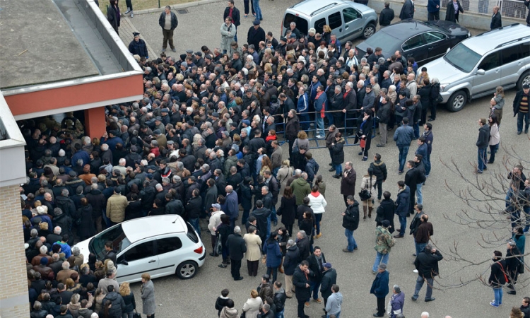 Specijalci uvode red na glasanju u Mostaru