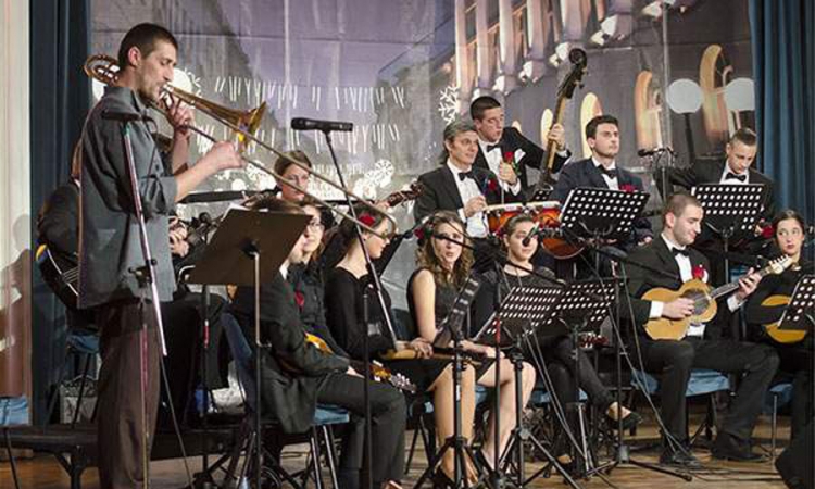 Uz filmsku muziku uplovili u novu godinu