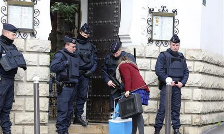 Francuska pokreće akciju protiv pristalica terorizma