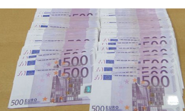 Braća pokušala da u džepovima prošvercuju 200.000 evra
