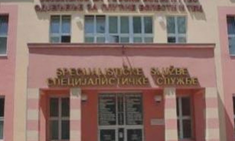 Dok su čekali pregled na pacijenate pao prozor