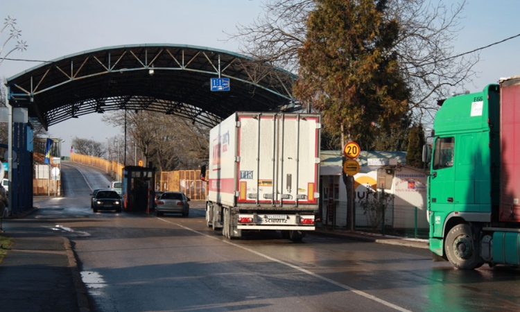 Prevoznici blokirali prelaz u Gradišci