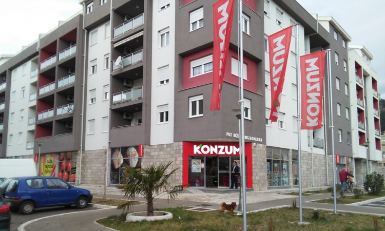 Tri provalnika odnijela prazne kase iz "Konzuma"