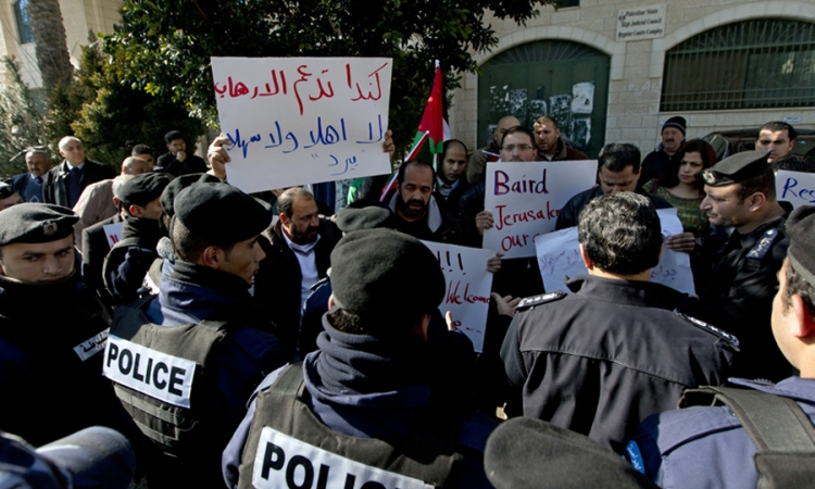 Palestinci bacali jaja na konvoj kanadskog šefa diplomatije