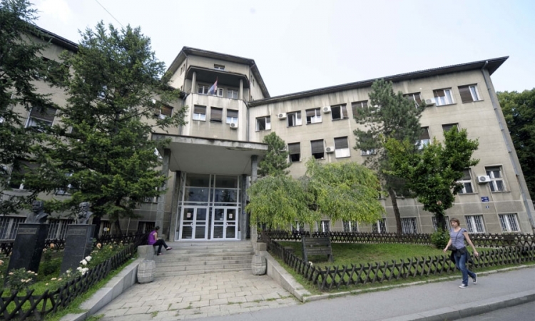 Evakuisan Medicinski fakultet, izlila se hlorovodična kiselina