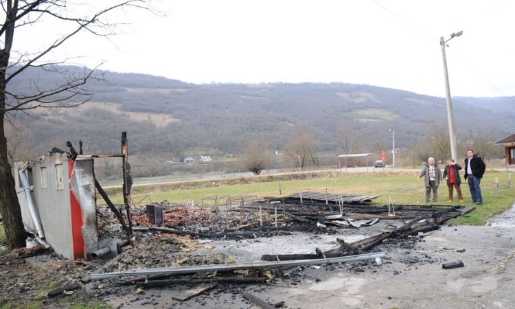 Zapaljen kafić, šteta 30.000 KM