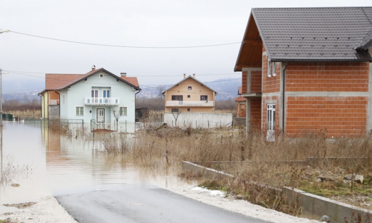 Rijeke se povlače, nevolje i strah ostaju