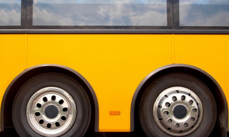 Identifikovana jedna osobu u kamenovanju autobusa